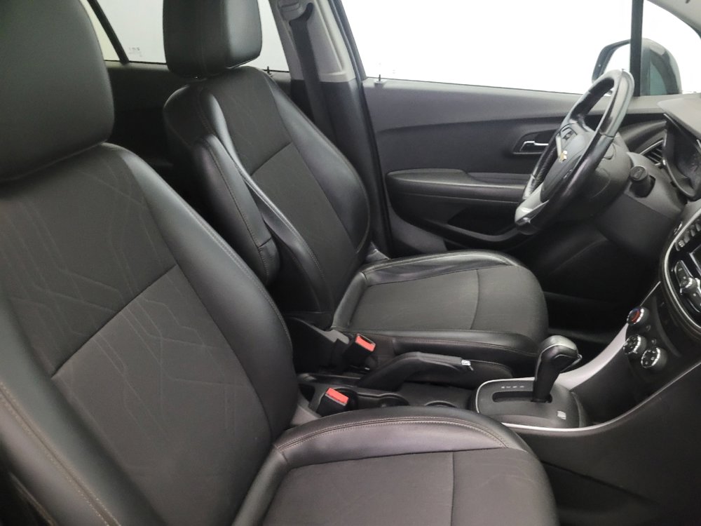 Used 2019 Chevrolet Trax LT w/ LT Convenience Package AWD/4WD image 21