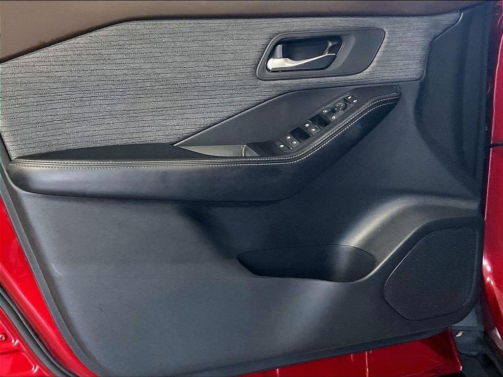 Used 2023 Nissan Rogue SV AWD/4WD image 9