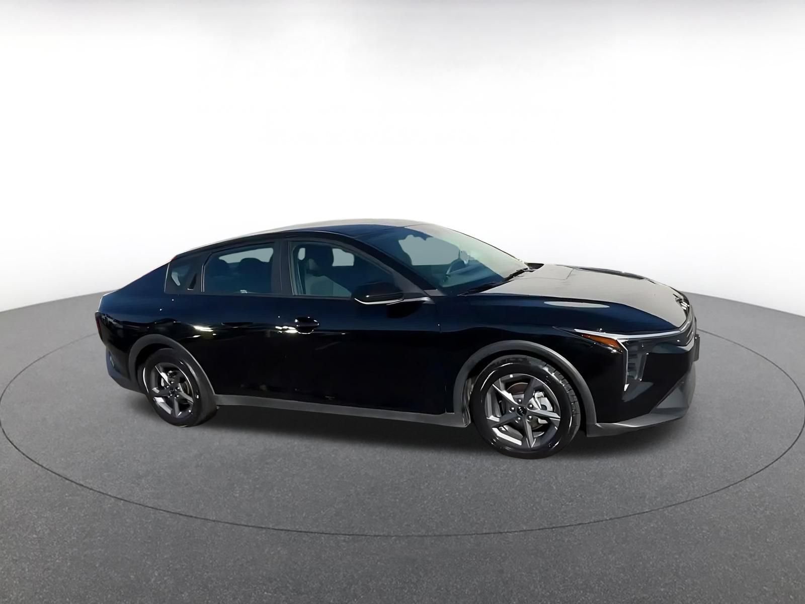 Used 2025 Kia K4 FWD image 2