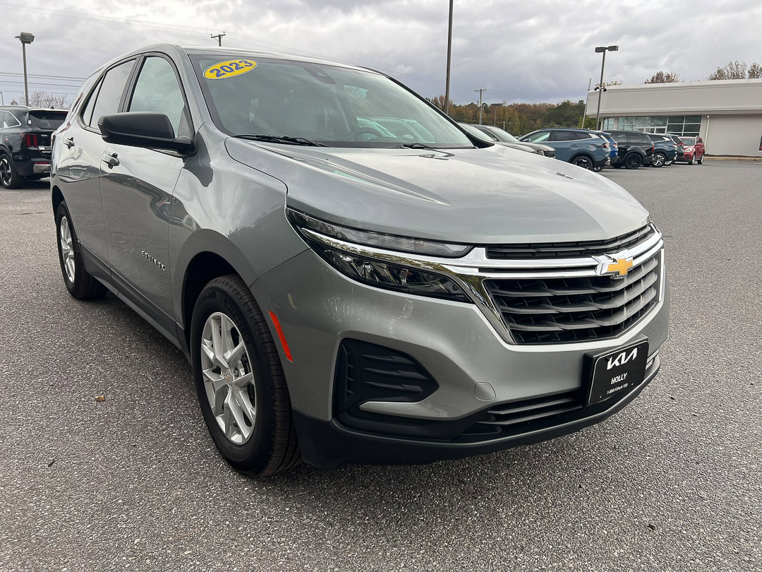 Used 2023 Chevrolet Equinox LS w/ LS Convenience Package image 9