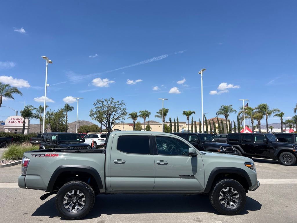 Used 2022 Toyota Tacoma TRD Off-Road w/ Technology Package AWD/4WD image 9