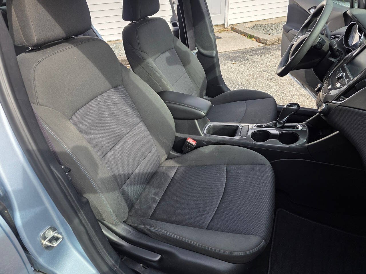Used 2017 Chevrolet Cruze LT w/ Convenience Package FWD image 21