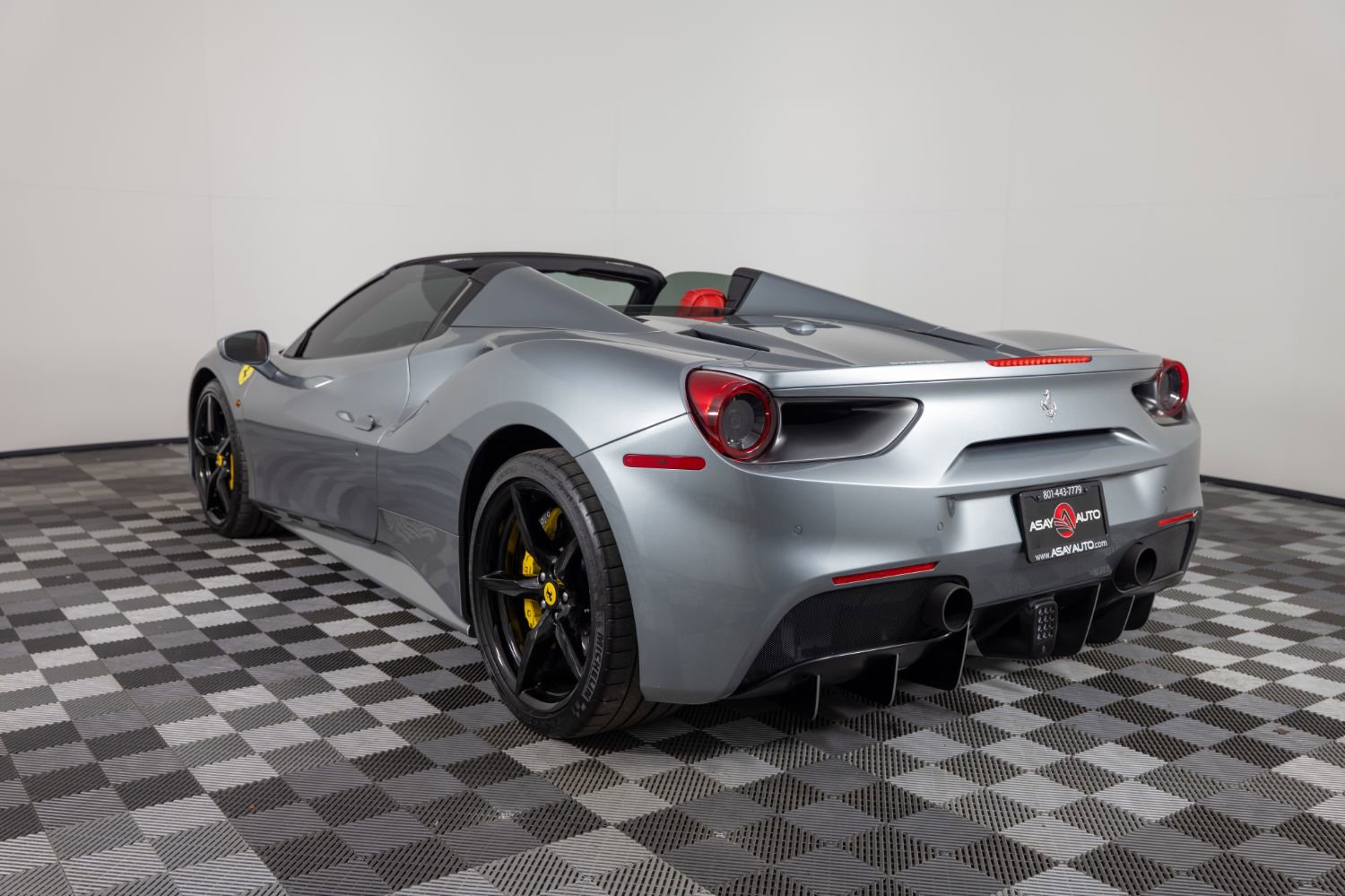 Used 2019 Ferrari 488 Spider image 16