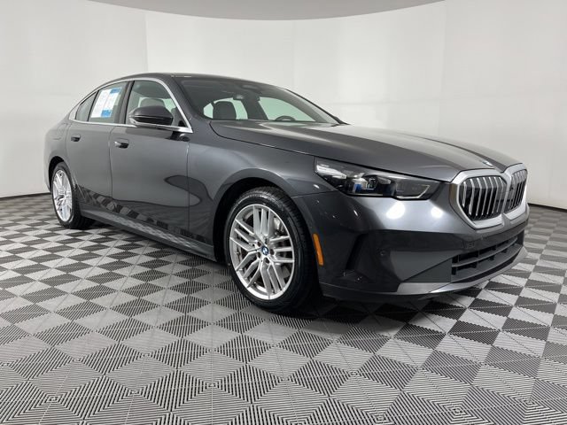 Used 2024 BMW 530i RWD image 2