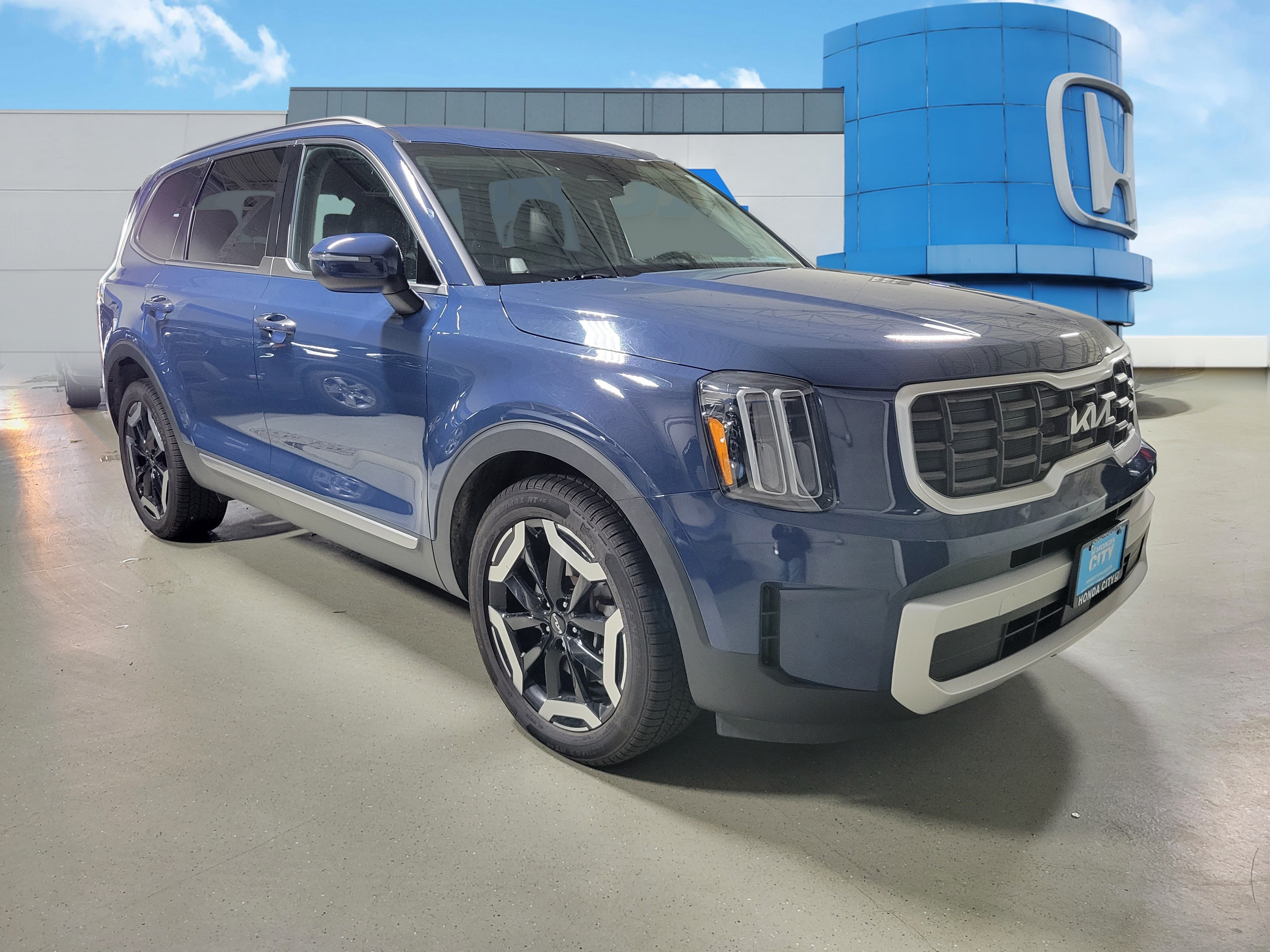 Used 2023 Kia Telluride S AWD/4WD image 33