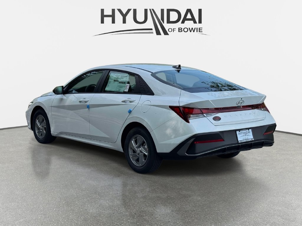 New 2026 Hyundai Elantra SE FWD image 4