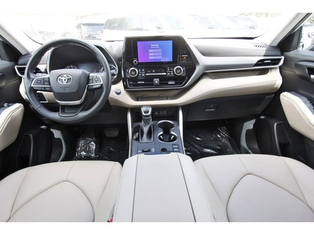 Used 2023 Toyota Highlander XLE image 8