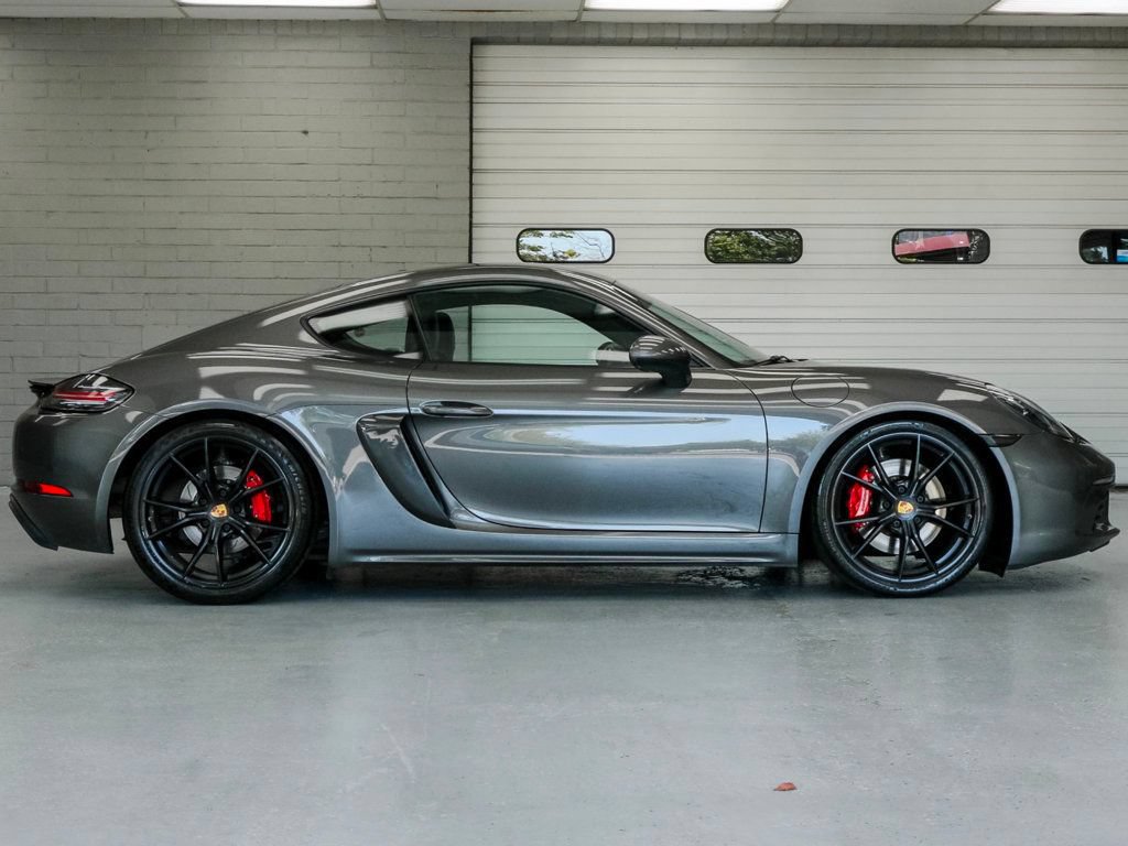Used 2018 Porsche 718 Cayman RWD image 3
