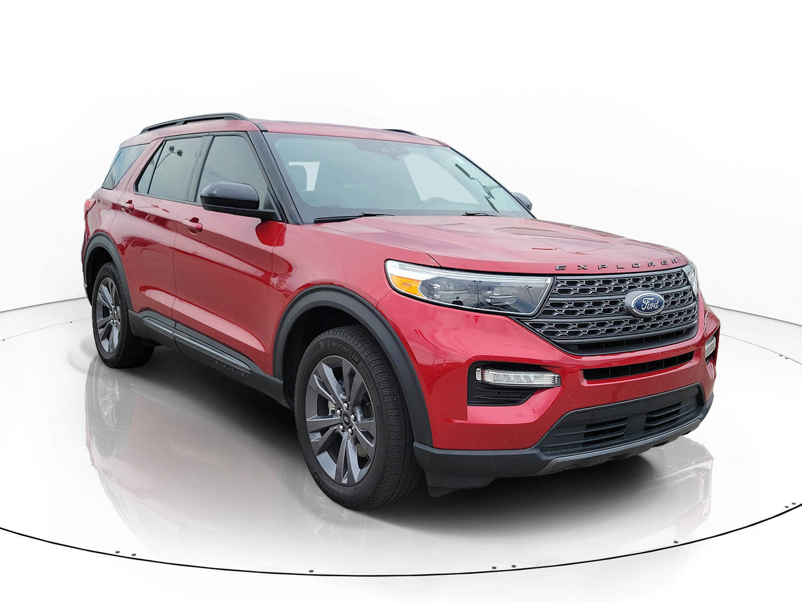 Used 2023 Ford Explorer XLT w/ Equipment Group 202A AWD/4WD image 2