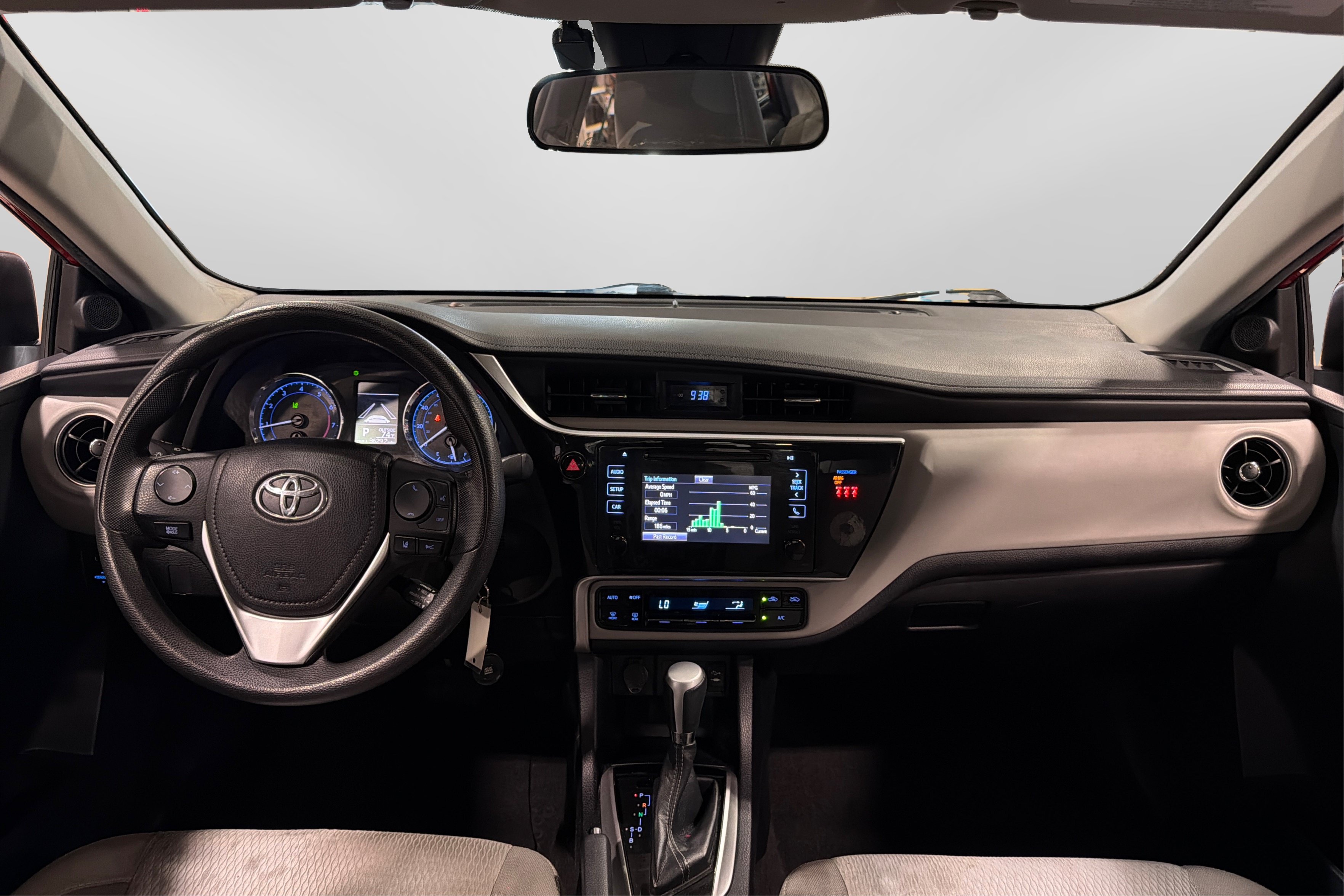 Used 2018 Toyota Corolla LE FWD image 20