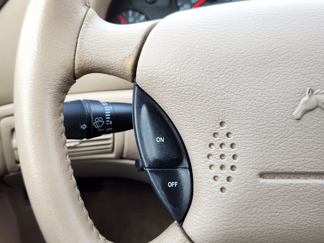 Used 2004 Ford Mustang Convertible image 30