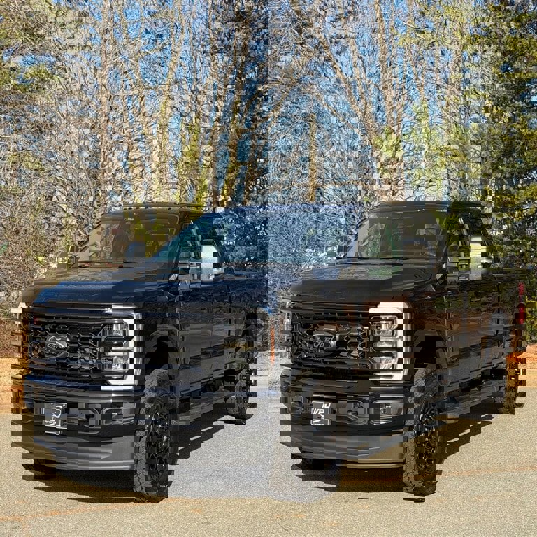 Used 2025 Ford F250 XLT w/ Black Appearance Package image 4