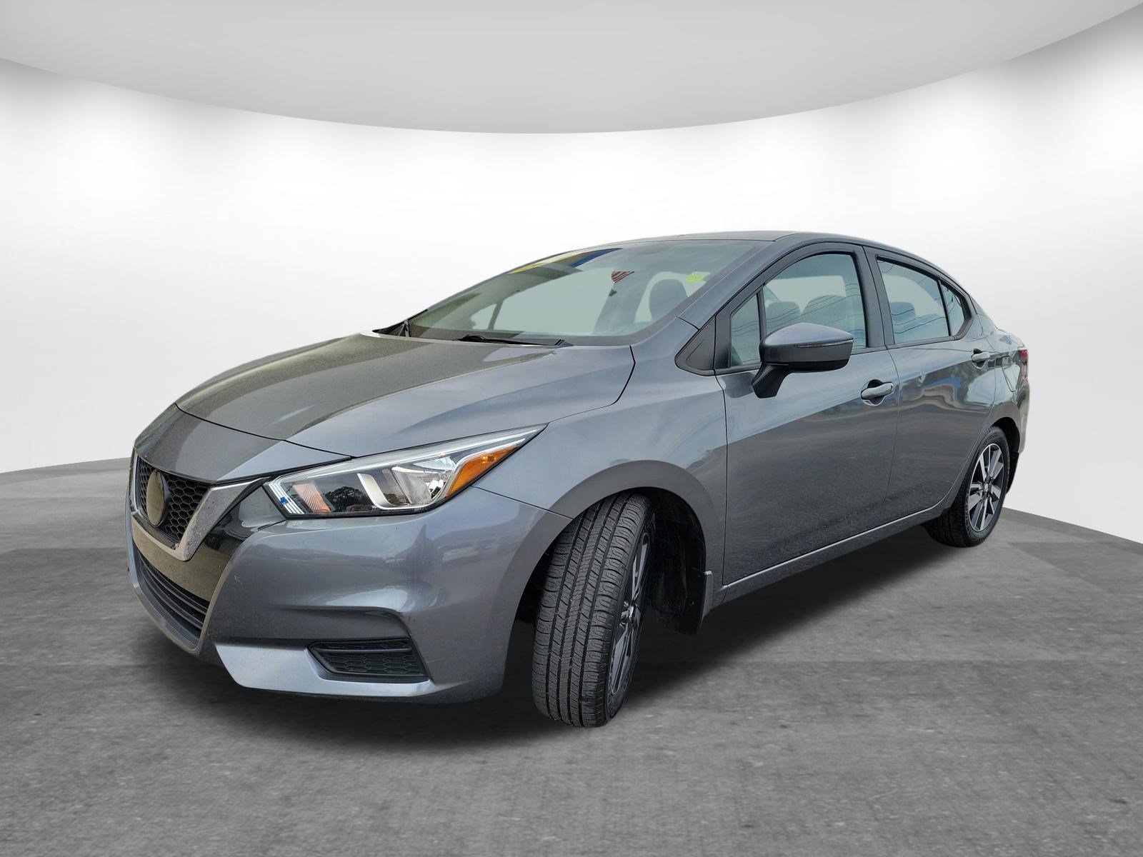 Used 2021 Nissan Versa SV image 3