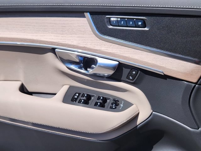 New 2026 Volvo XC90 T8 Plus w/ Protection Package AWD/4WD image 9