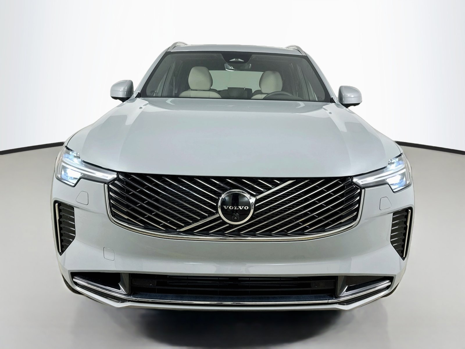 New 2026 Volvo XC90 T8 Plus w/ Protection Package Premier AWD/4WD image 2