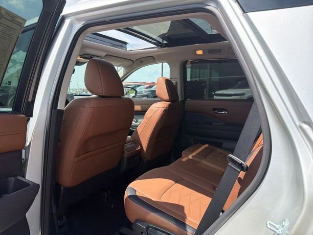 Used 2025 Nissan Pathfinder Platinum w/ Cargo Package AWD/4WD image 25