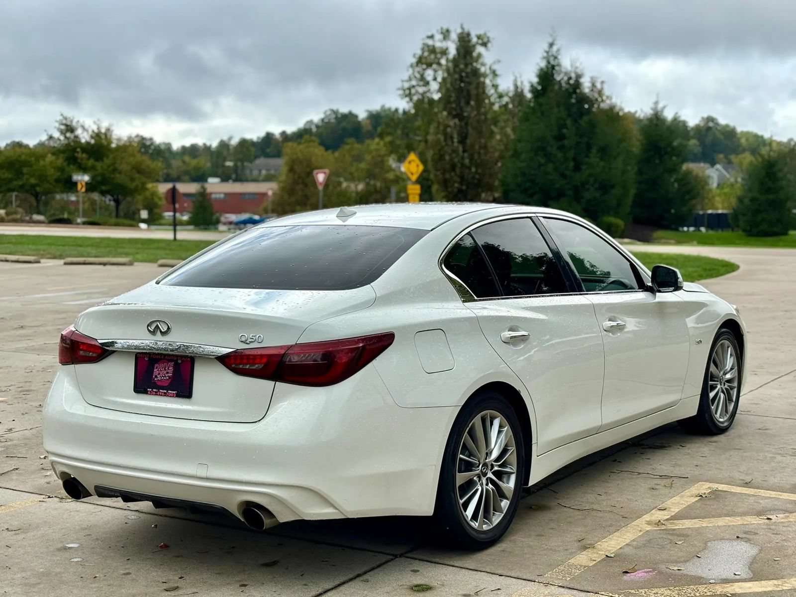 Used 2018 INFINITI Q50 Luxe RWD image 7