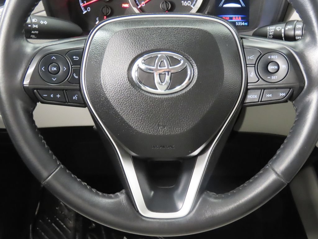 Used 2022 Toyota Corolla Cross LE AWD/4WD image 19