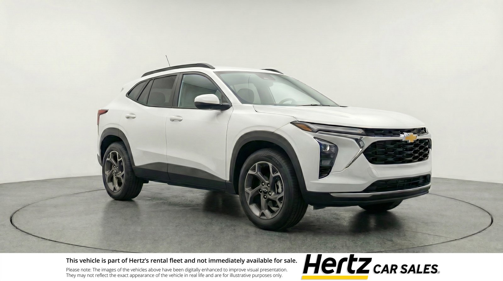 Used 2025 Chevrolet Trax LT FWD image 1