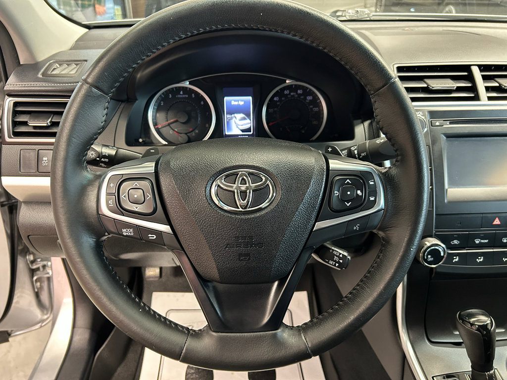 Used 2015 Toyota Camry SE FWD image 9