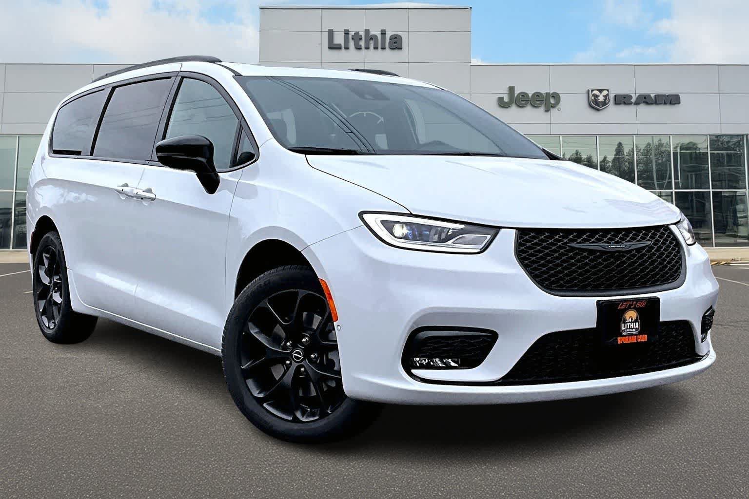 New 2026 Chrysler Pacifica Limited w/ Uconnect Theater Family Group AWD/4WD image 22