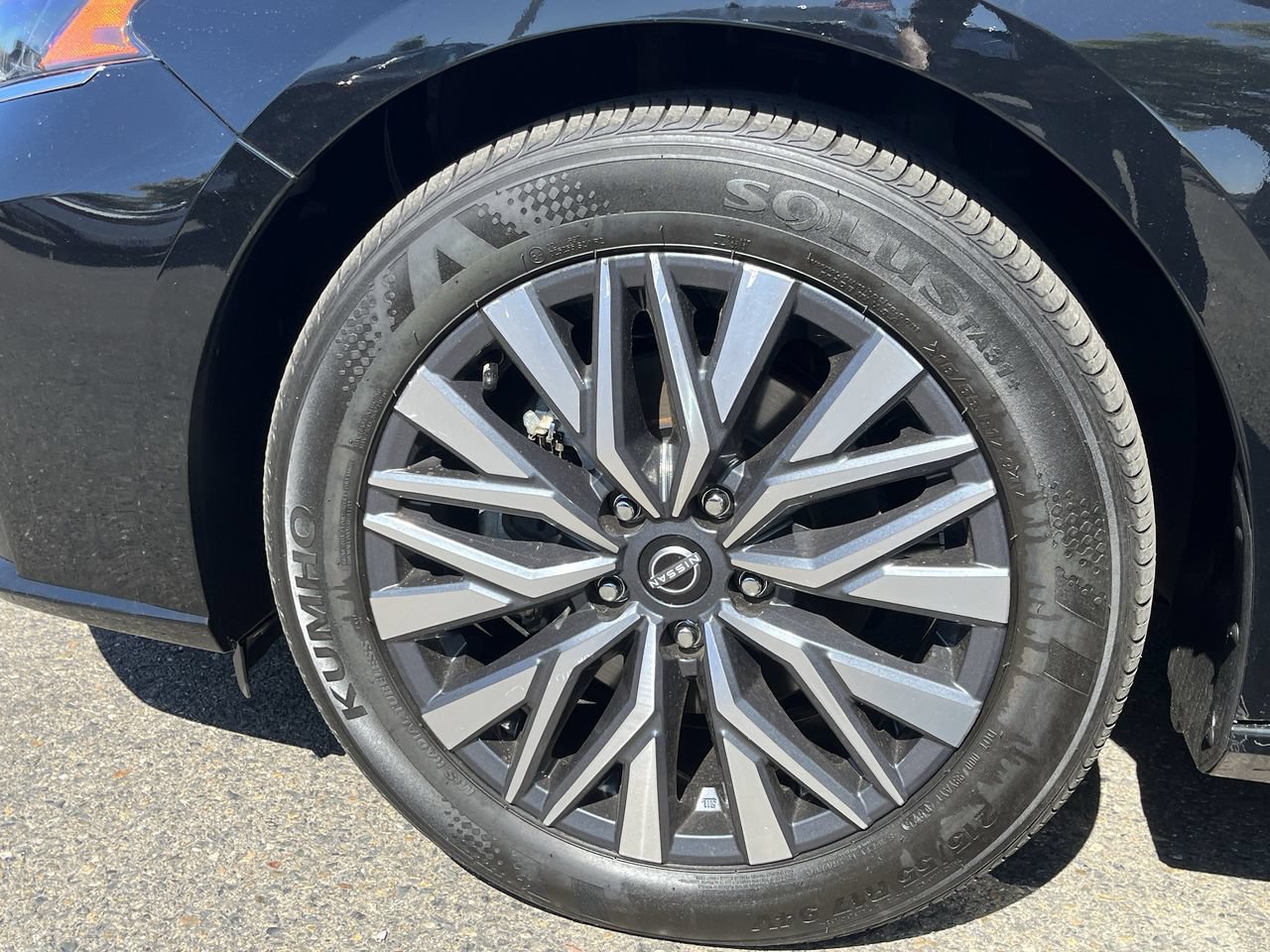 Used 2025 Nissan Altima 2.5 SV FWD image 29