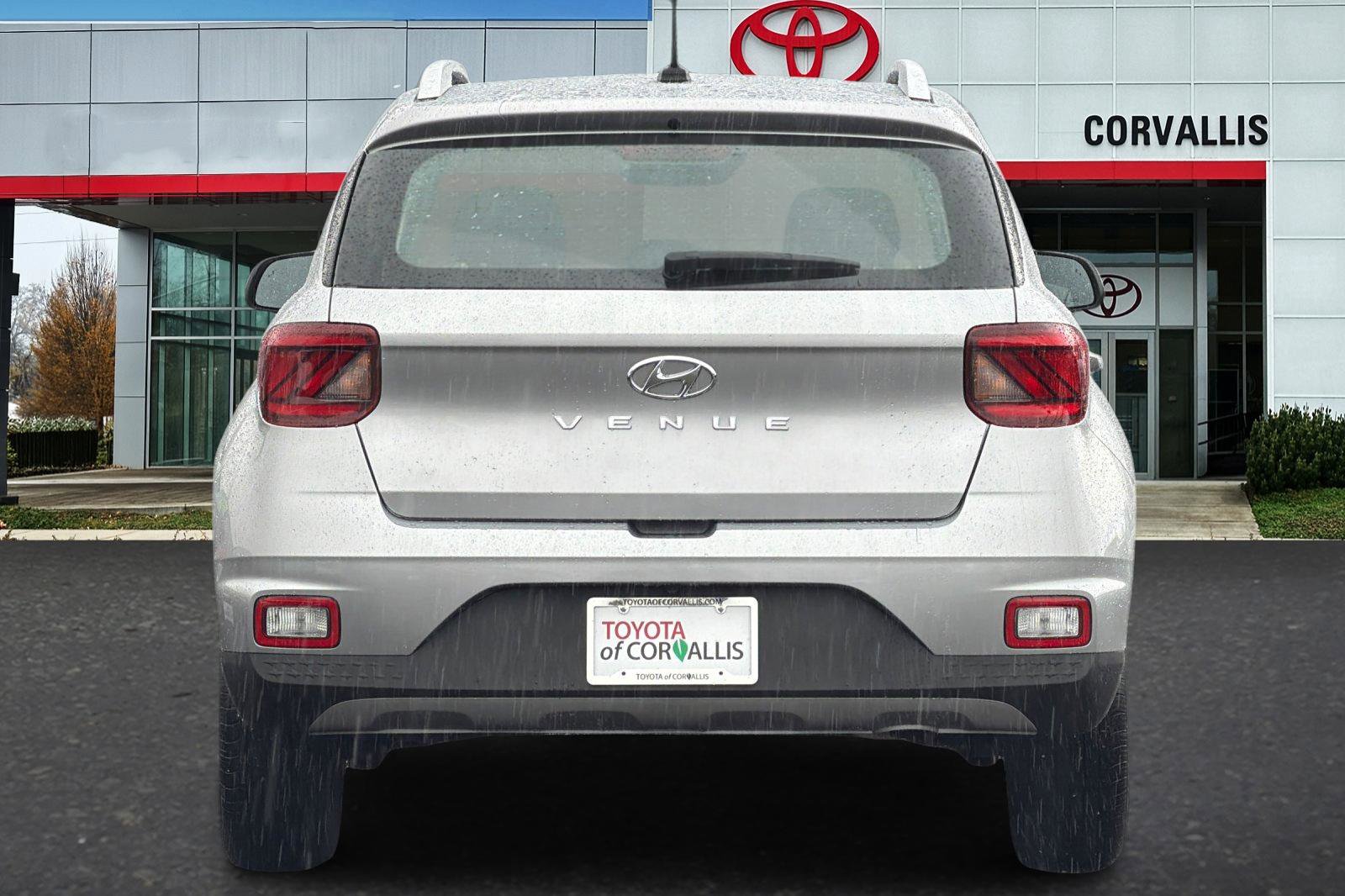 Used 2025 Hyundai Venue SEL image 5