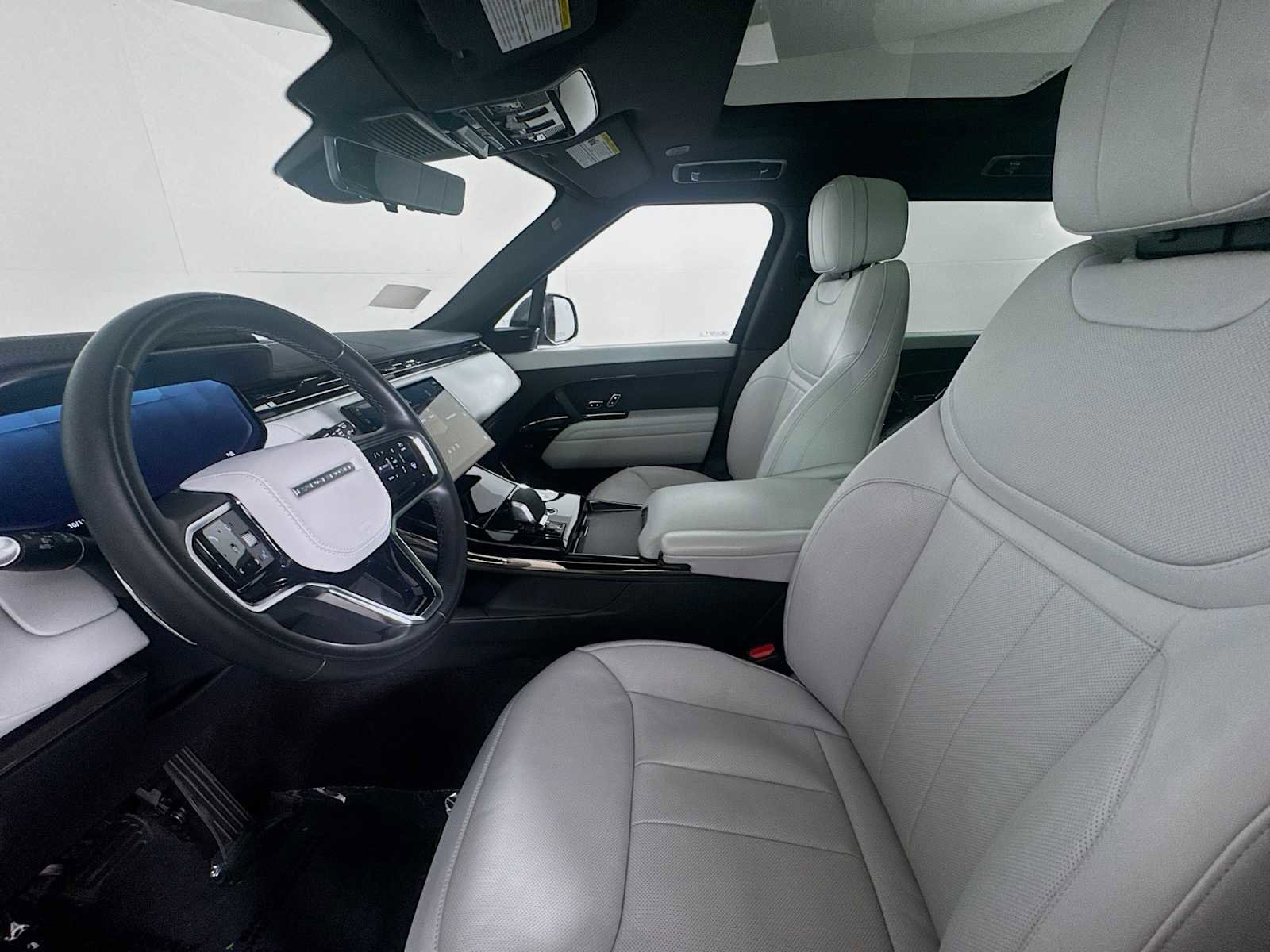 Used 2024 Land Rover Range Rover Sport SE image 11