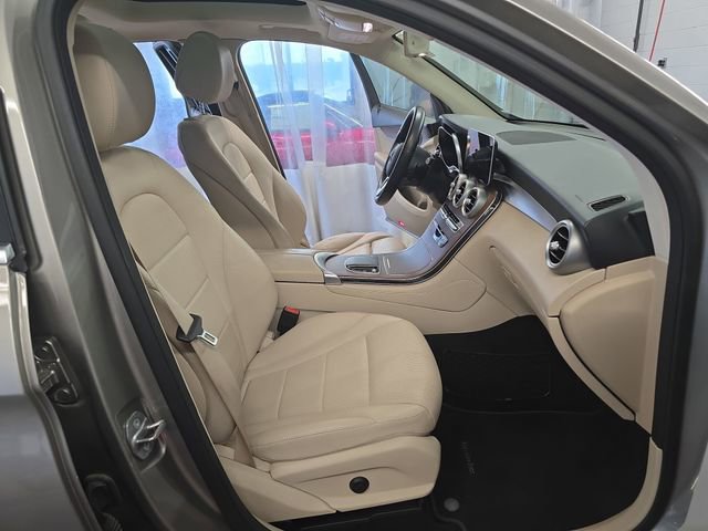 Used 2020 Mercedes-Benz GLC 300 image 17
