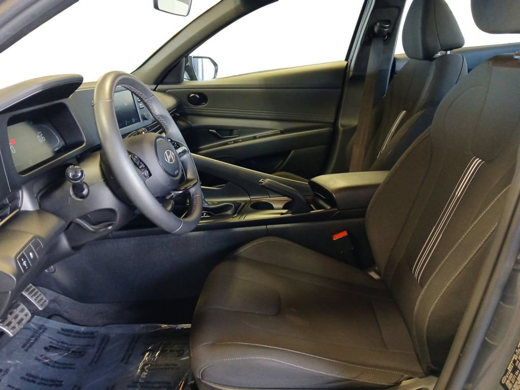 Used 2025 Hyundai Elantra Sport FWD image 12