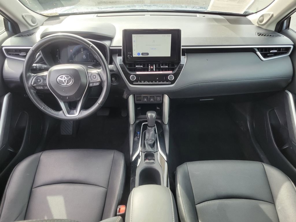 Used 2024 Toyota Corolla Cross XLE w/ Convenience Package image 10