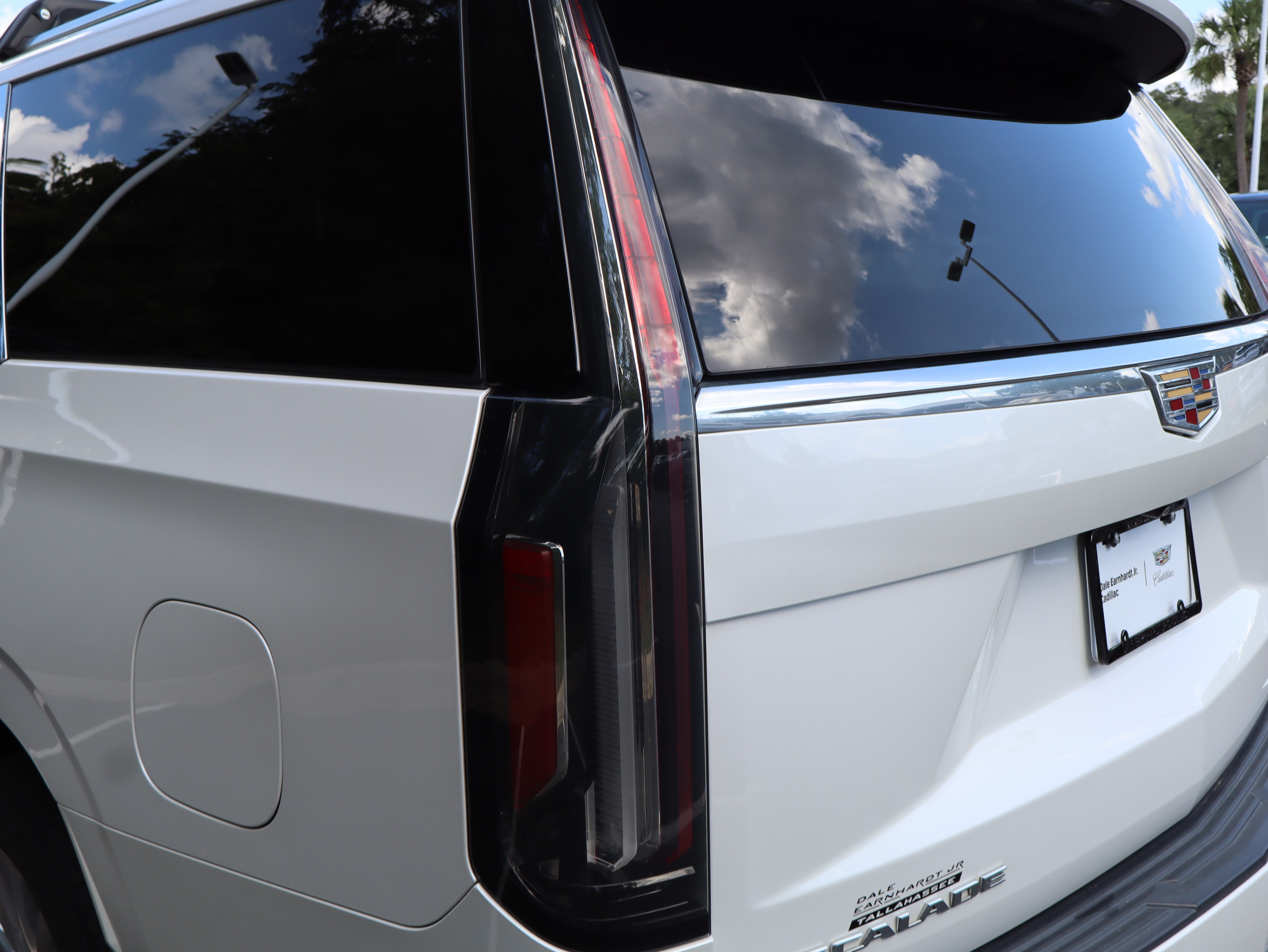 Used 2023 Cadillac Escalade ESV Premium Luxury w/ Performance Package AWD/4WD image 49