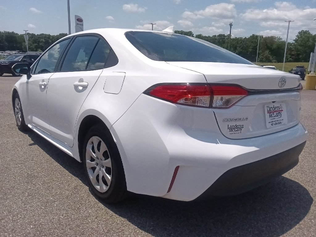 Used 2023 Toyota Corolla LE FWD image 5