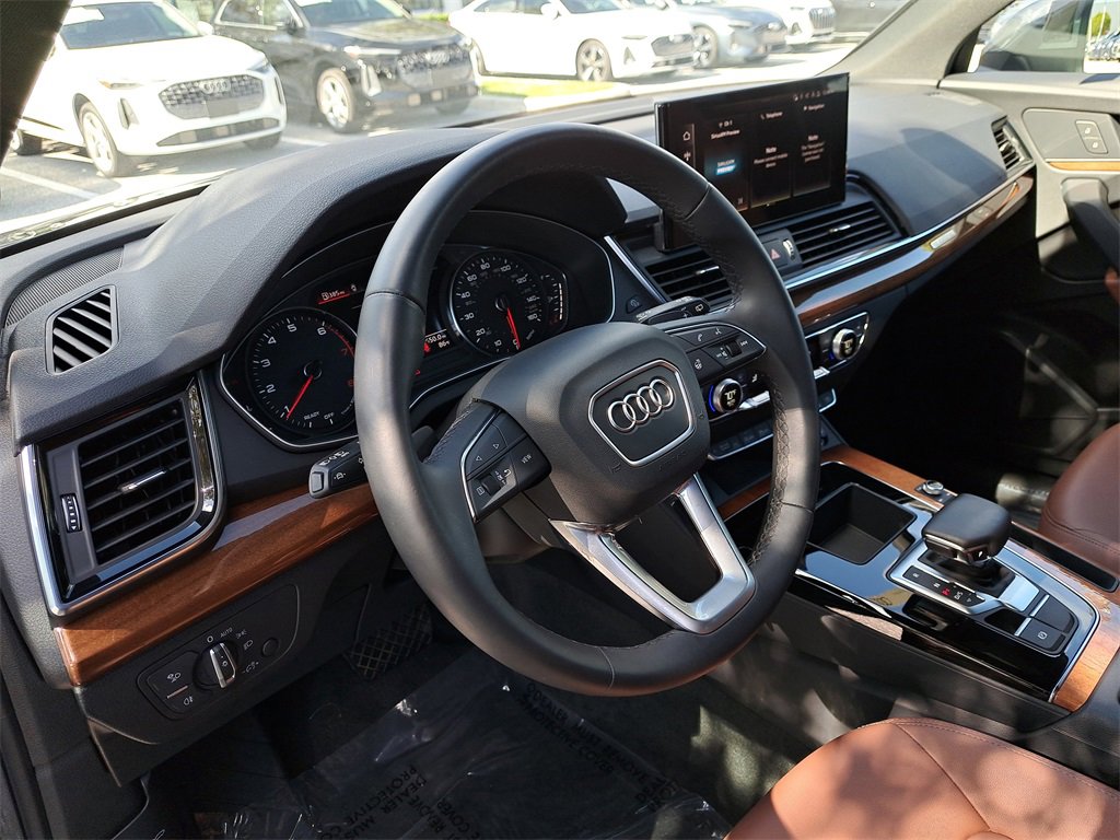 Used 2023 Audi Q5 2.0T Premium w/ Convenience Package image 7