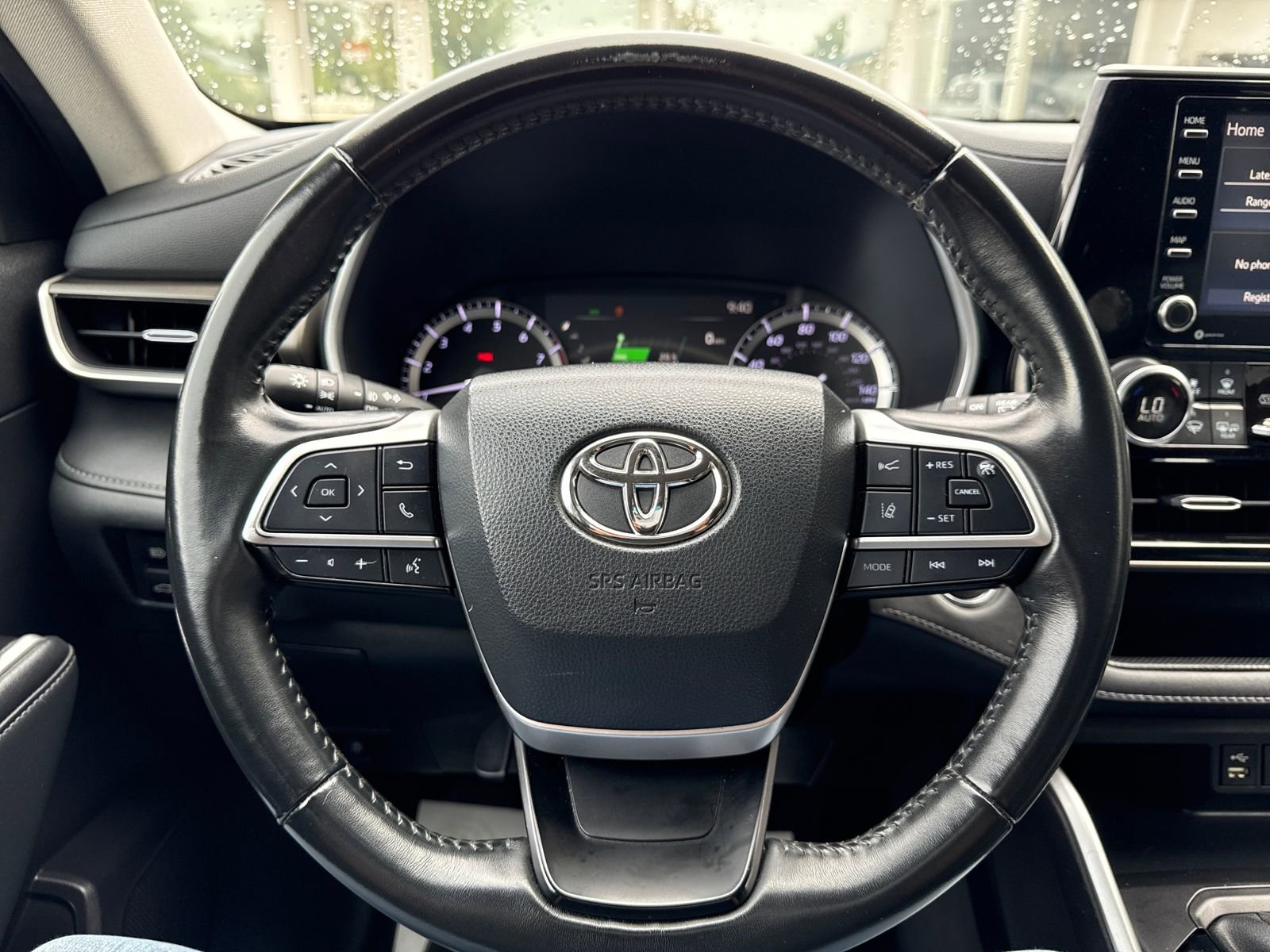 Used 2022 Toyota Highlander XLE image 14