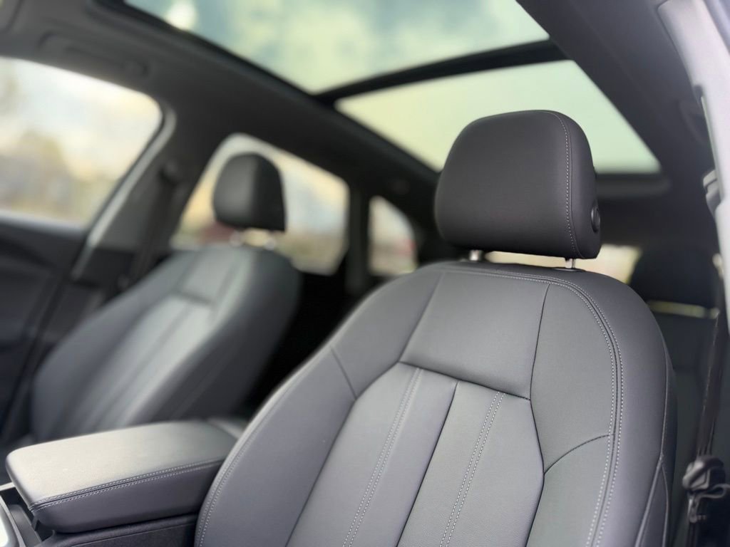 Used 2025 Audi Q5 Premium w/ Convenience Package image 16