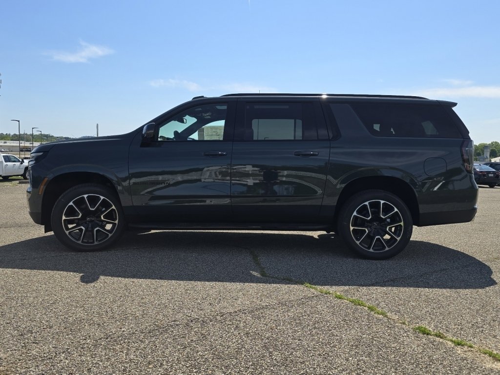 New 2026 Chevrolet Suburban RST w/ Comfort Package AWD/4WD image 10