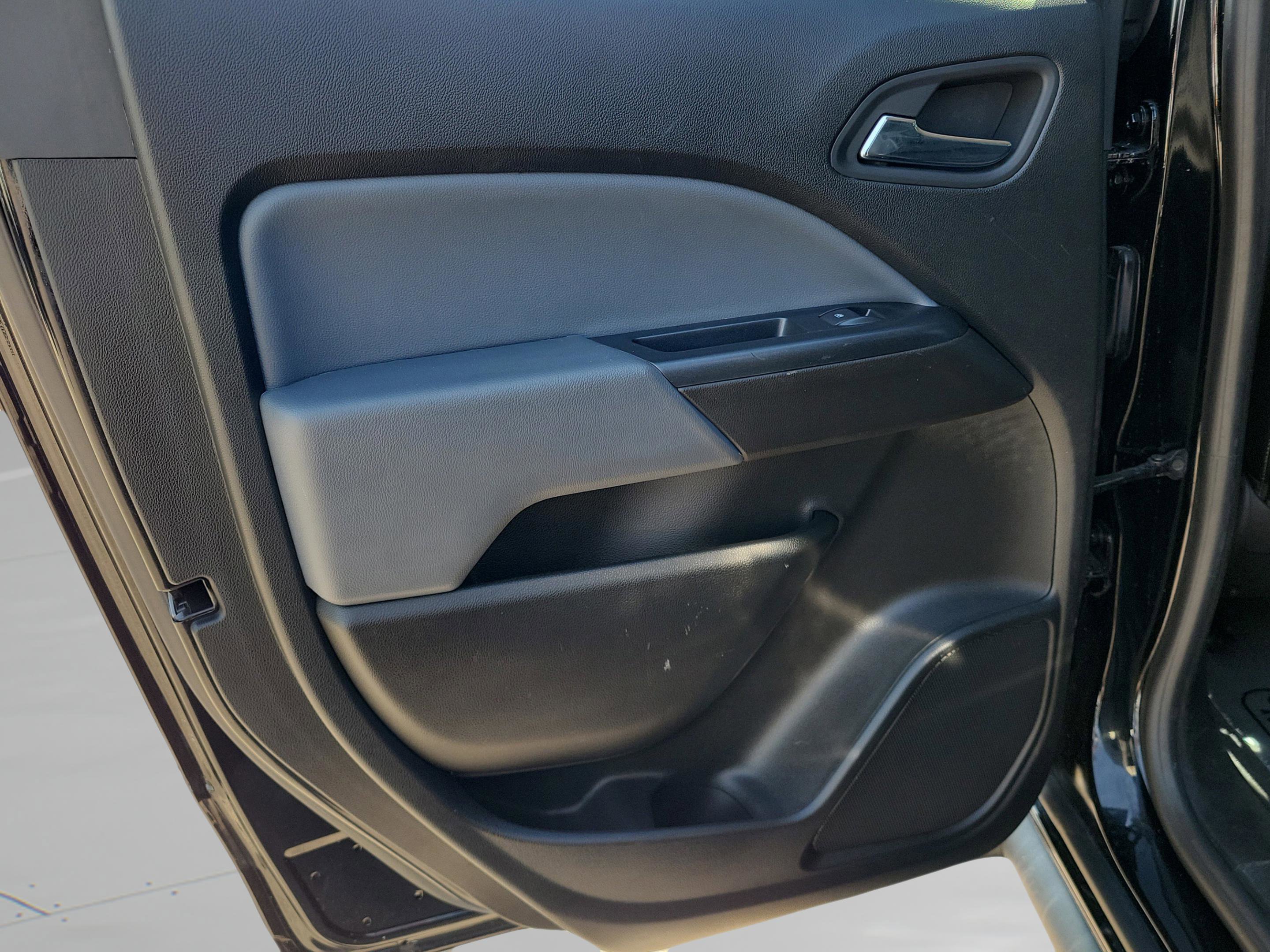 Used 2021 Chevrolet Colorado Z71 w/ Safety Package image 32