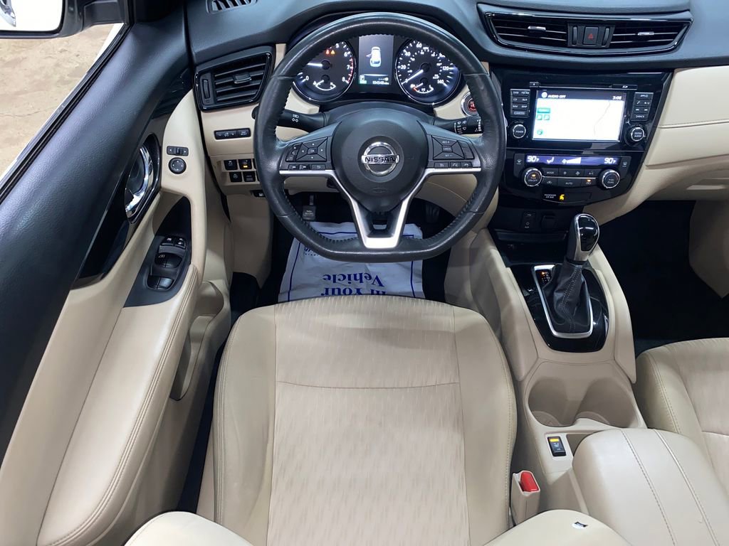 Used 2017 Nissan Rogue SV w/ SV Premium Package image 28