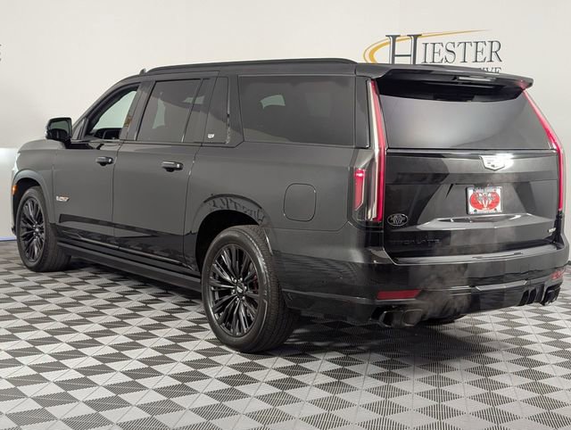 Used 2024 Cadillac Escalade ESV V w/ LPO, ONYX Package AWD/4WD image 5