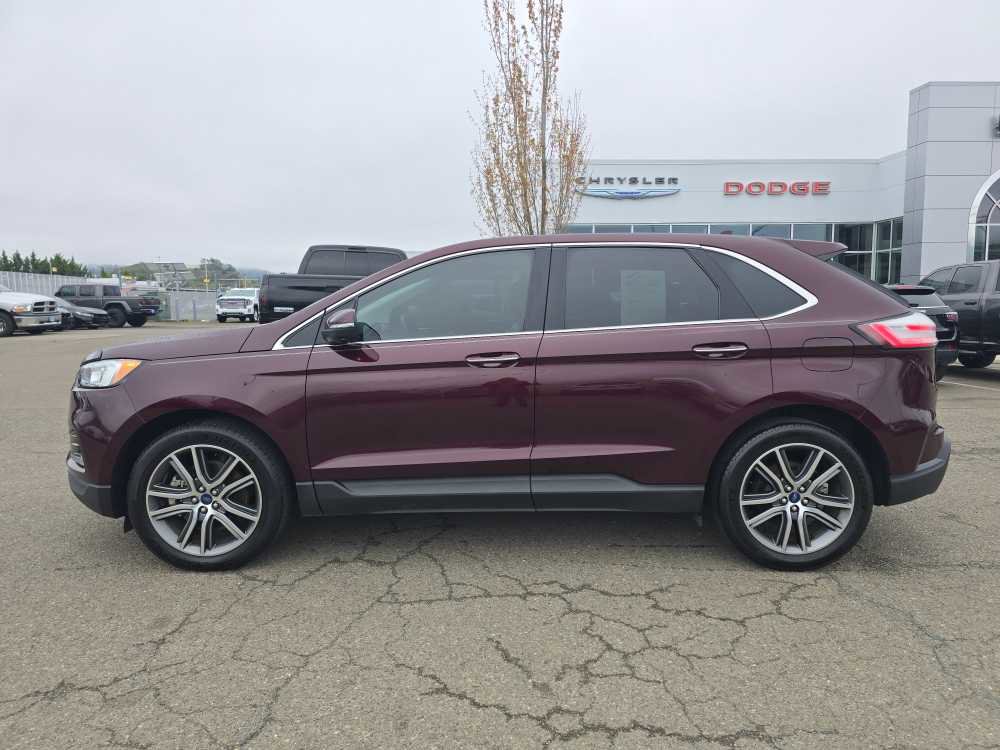 Used 2019 Ford Edge Titanium w/ Class II Trailer Tow Package image 2