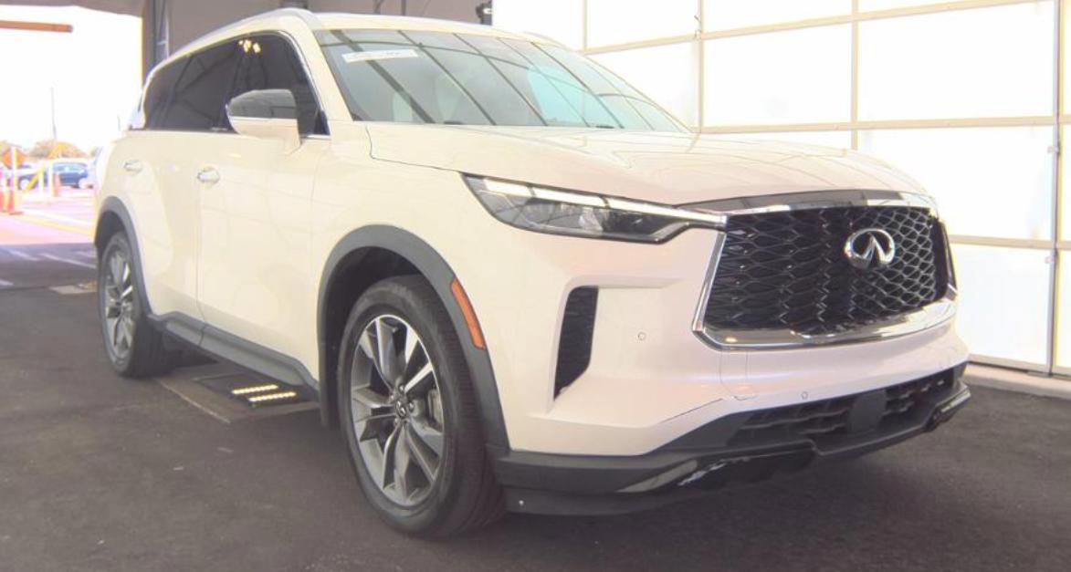 Certified 2023 INFINITI QX60 Luxe w/ Performance Audio Package AWD/4WD image 4