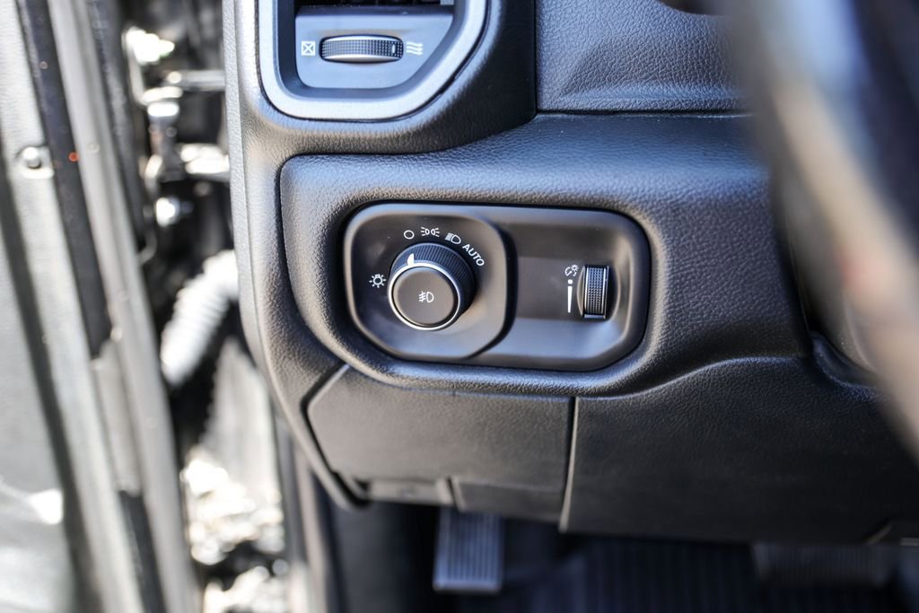 Used 2022 RAM 5500 Tradesman w/ Chrome Appearance Group AWD/4WD image 18