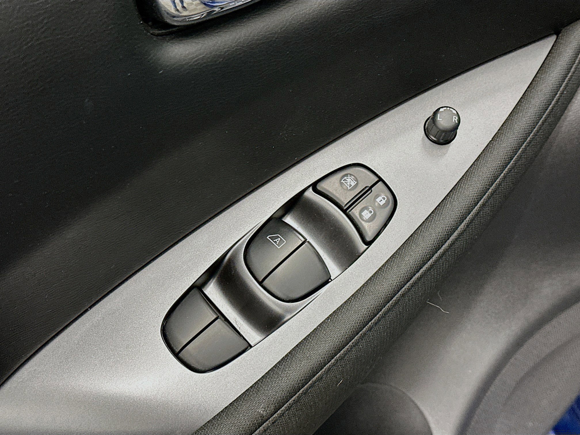 Used 2025 Nissan Leaf S image 15