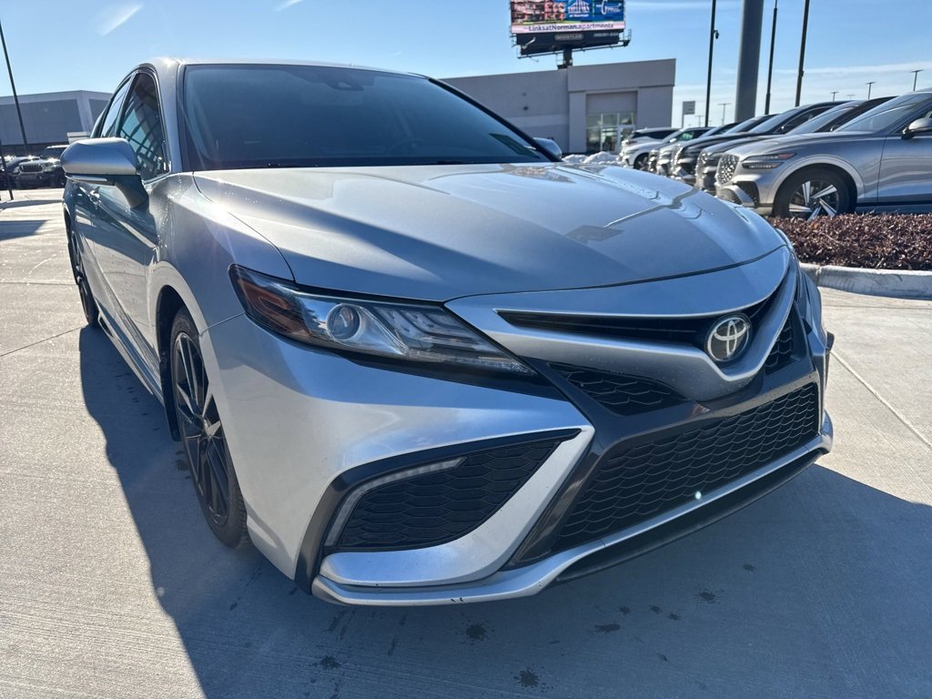 Used 2023 Toyota Camry XSE image 3