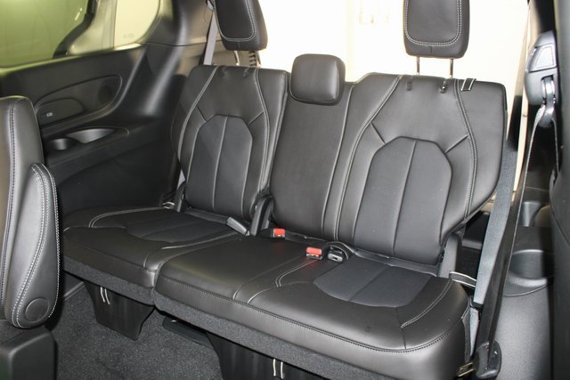 New 2026 Chrysler Pacifica Select image 20