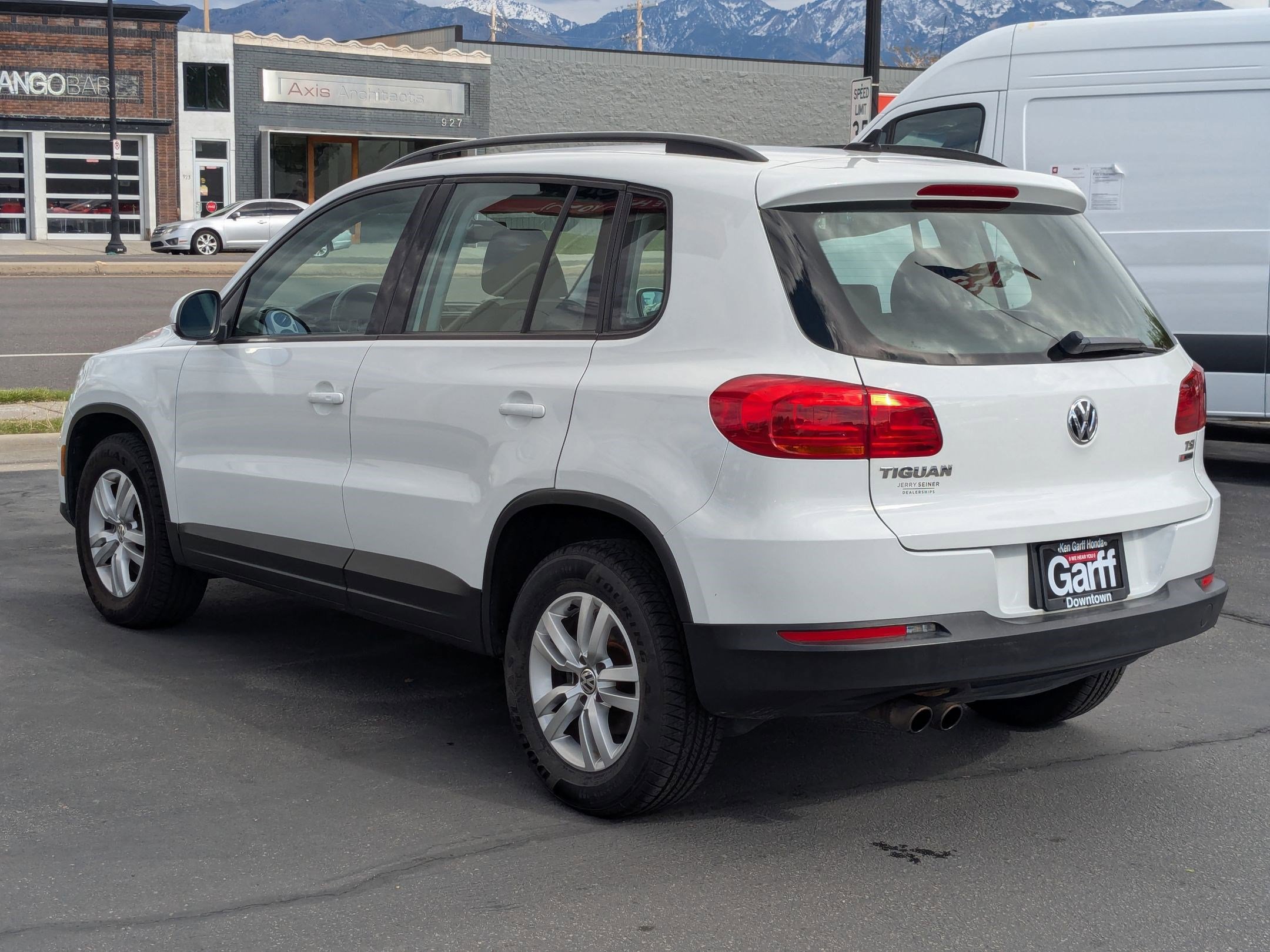Used 2017 Volkswagen Tiguan S image 8