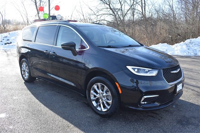 Used 2022 Chrysler Pacifica Touring-L image 10