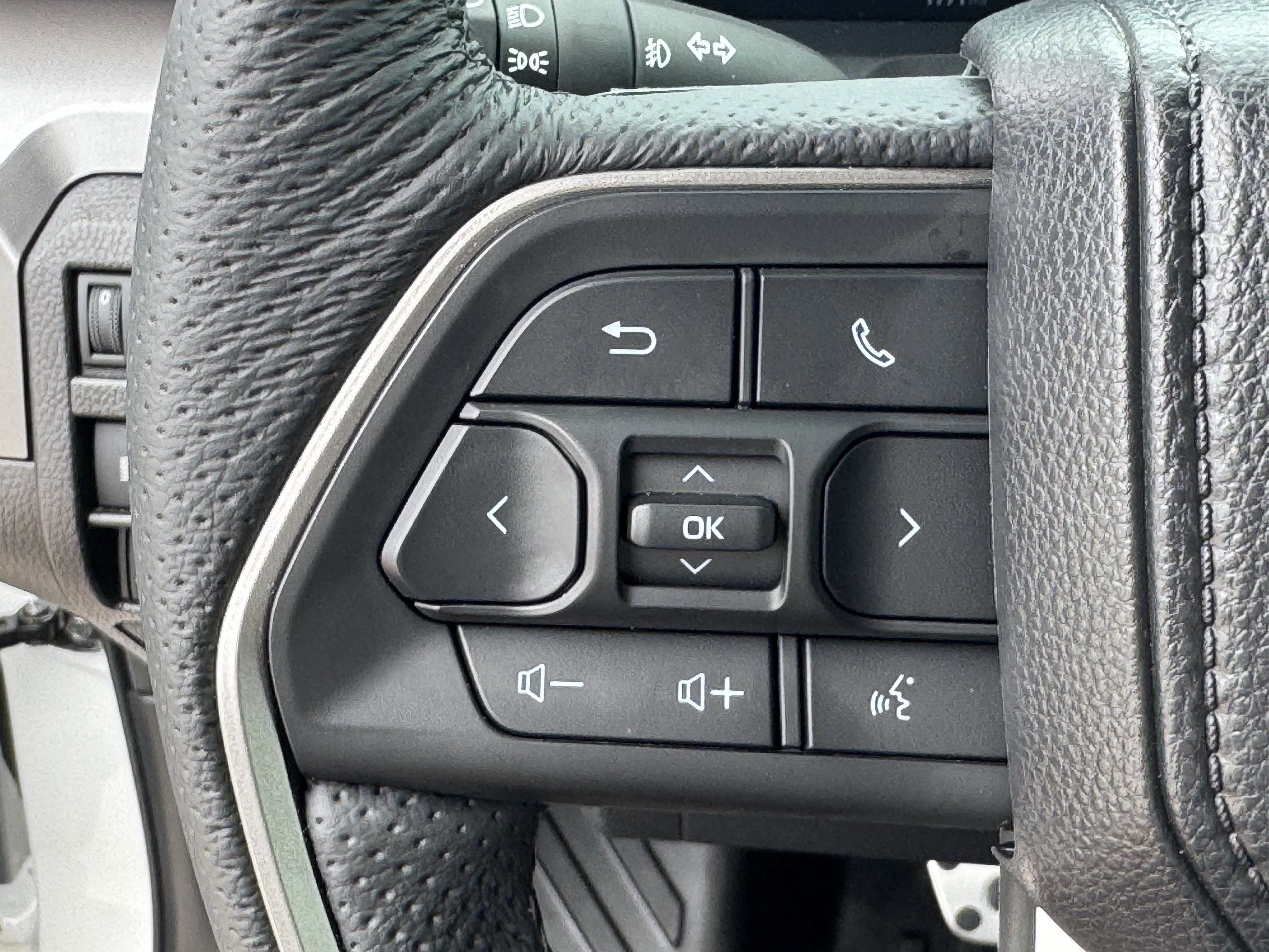 Used 2025 Toyota Tacoma TRD Sport AWD/4WD image 25