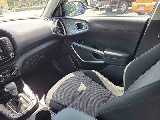 Used 2024 Kia Soul LX w/ Option Group 015 FWD image 23
